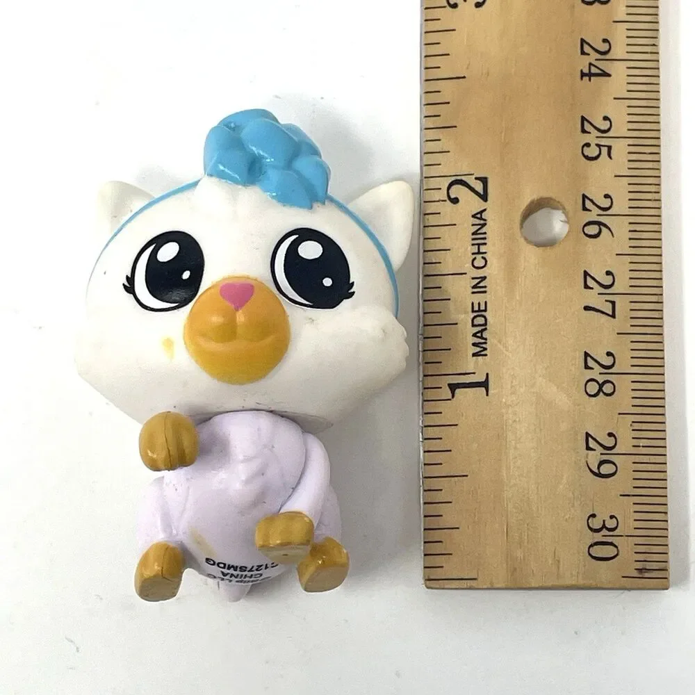 Tic Tac Toy XOXO Friends‎ White Cat Mini Figure with Blue Bow Blip Toys 2